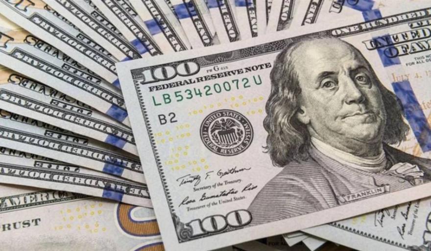 Escalada del Dólar Blue: cotiza a $1.265 y se aproxima a su récord histórico