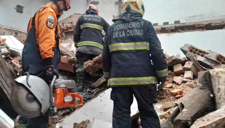 Derrumbe en Belgrano: un obrero grave y otro atrapado entre escombros